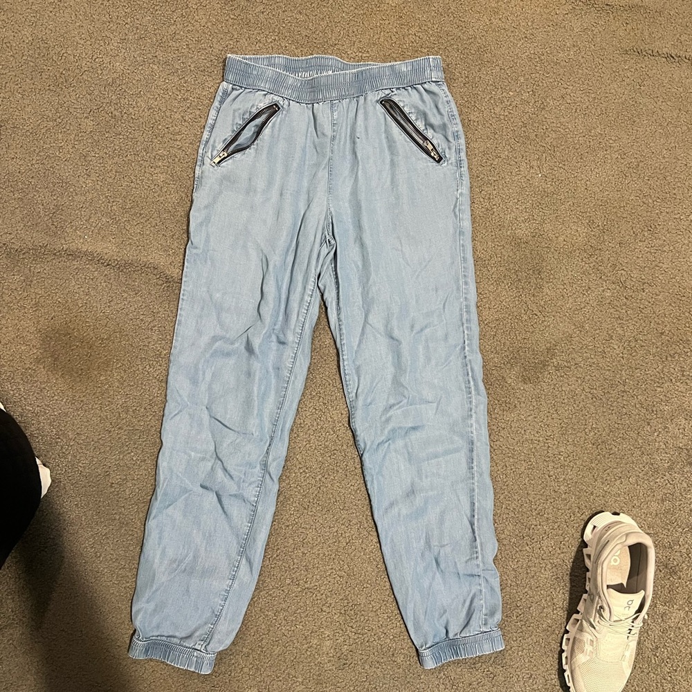 Jeggings. Super comfy with zipper pockets.